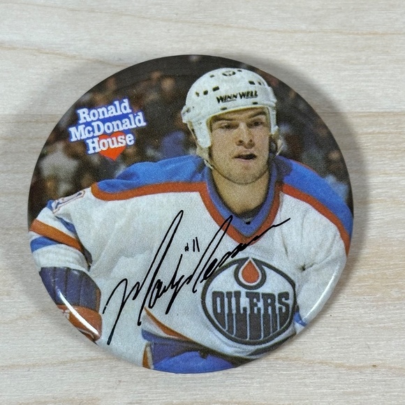 83/84 Ronald McDonald House Edmonton Oilers Button Pin 2.25" Set of 3 - Picture 2 of 4